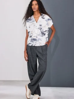 Abstract Boat Print - Blouse met V-hals en korte mouwen