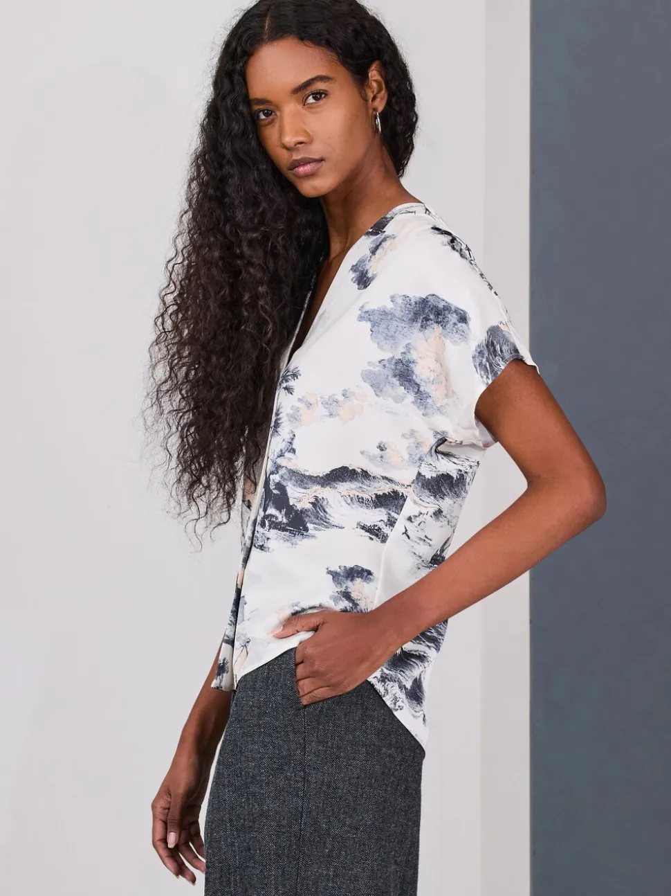 Abstract Boat Print - Blouse met V-hals en korte mouwen