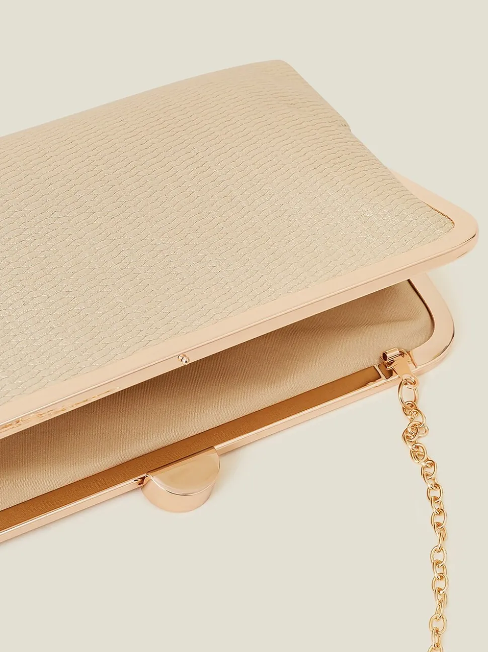 Accessorize clutch