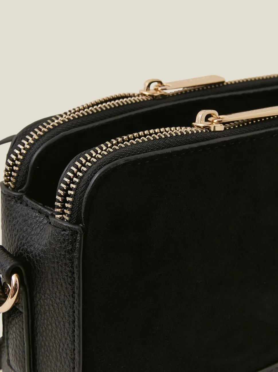 Accessorize klassieke suèdeachtige crossbodytas