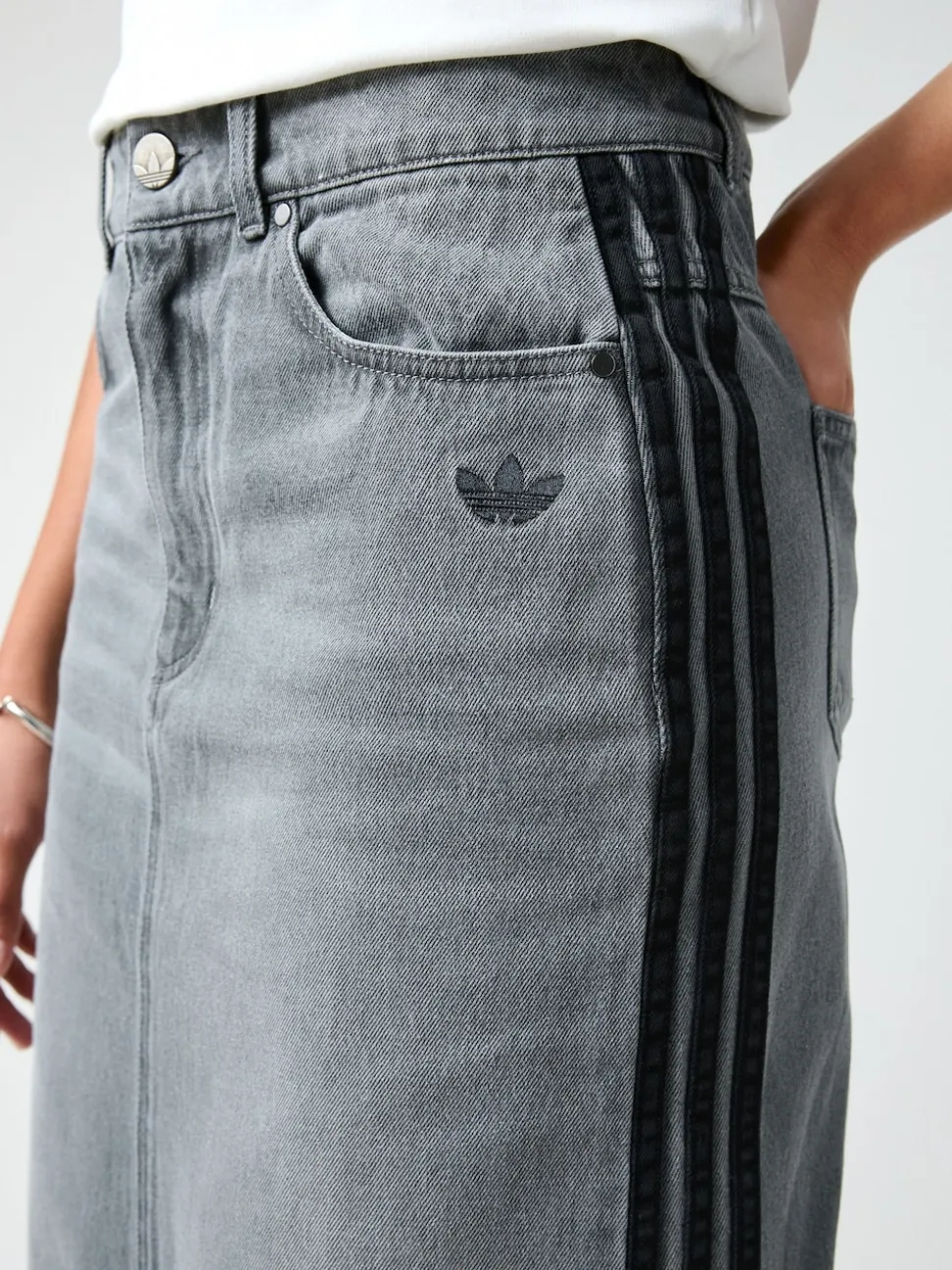 Adidas Original Adicolour 3-strepen denim midi pencilrok van 100% katoen