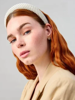 Aela Witte Parel en Kristallen Haarband