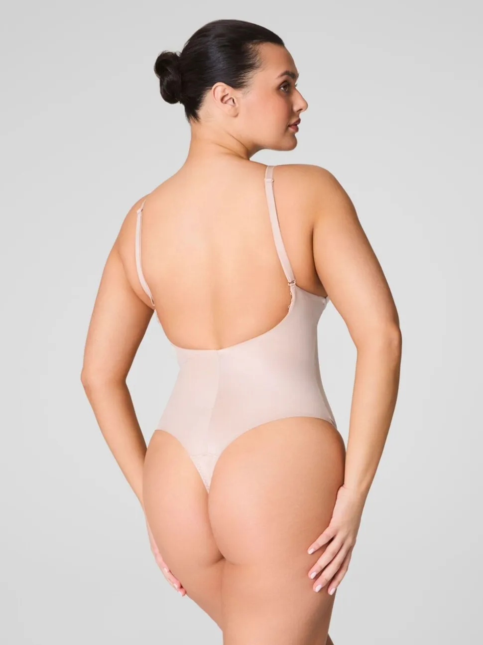 Beige - SPANXshape™ Suit Your Fancy bodysuit met lage rug en decolleté en string