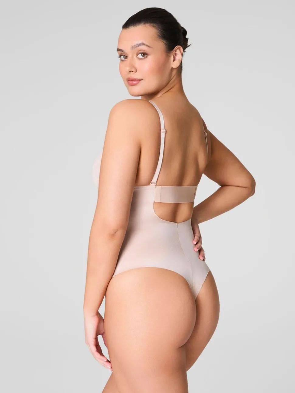 Beige - SPANXshape™ Suit Your Fancy bodysuit met lage rug en decolleté en string