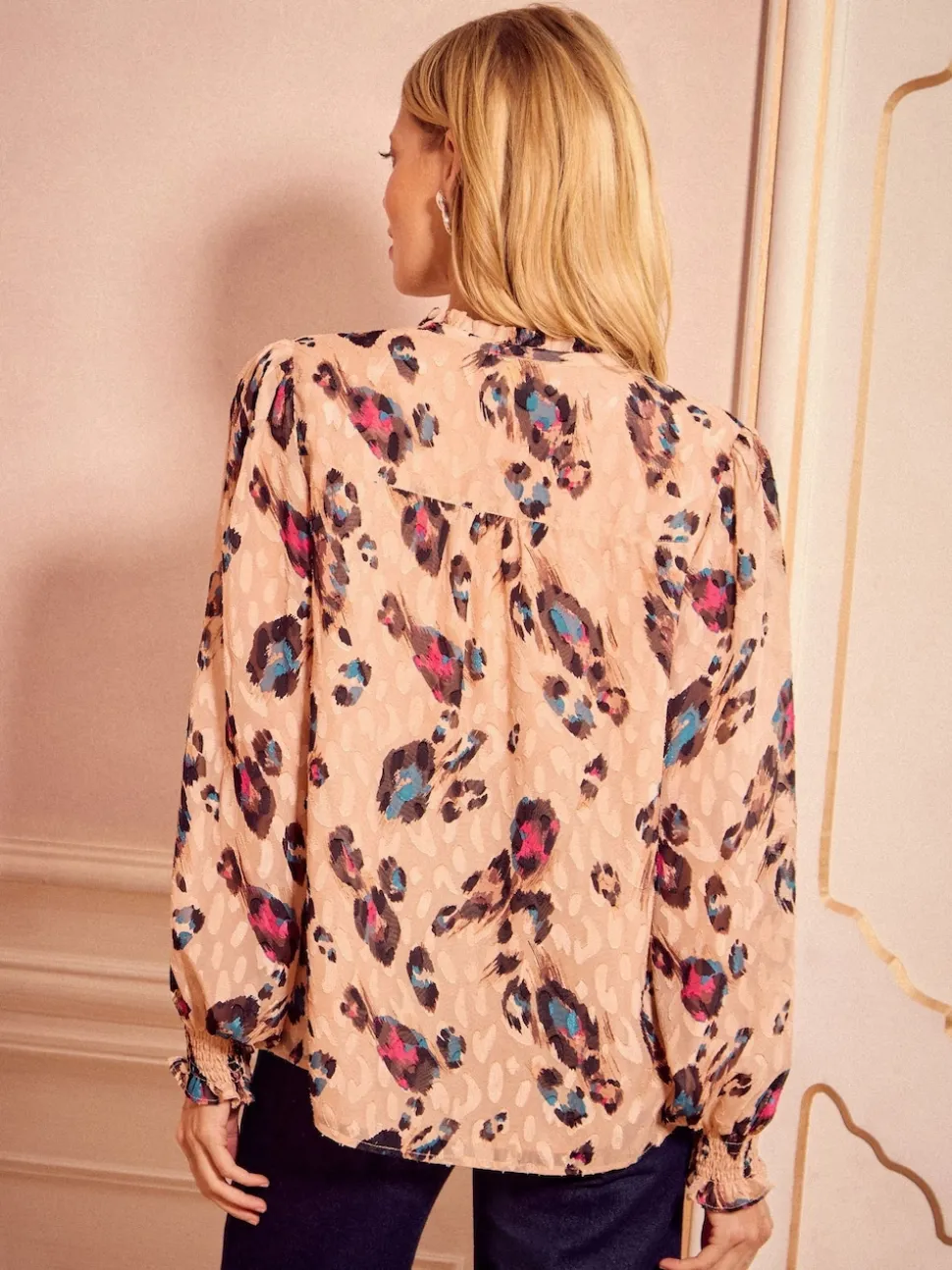 Beige Animal - Love & Roses blouse met lange mouwen en inkeping