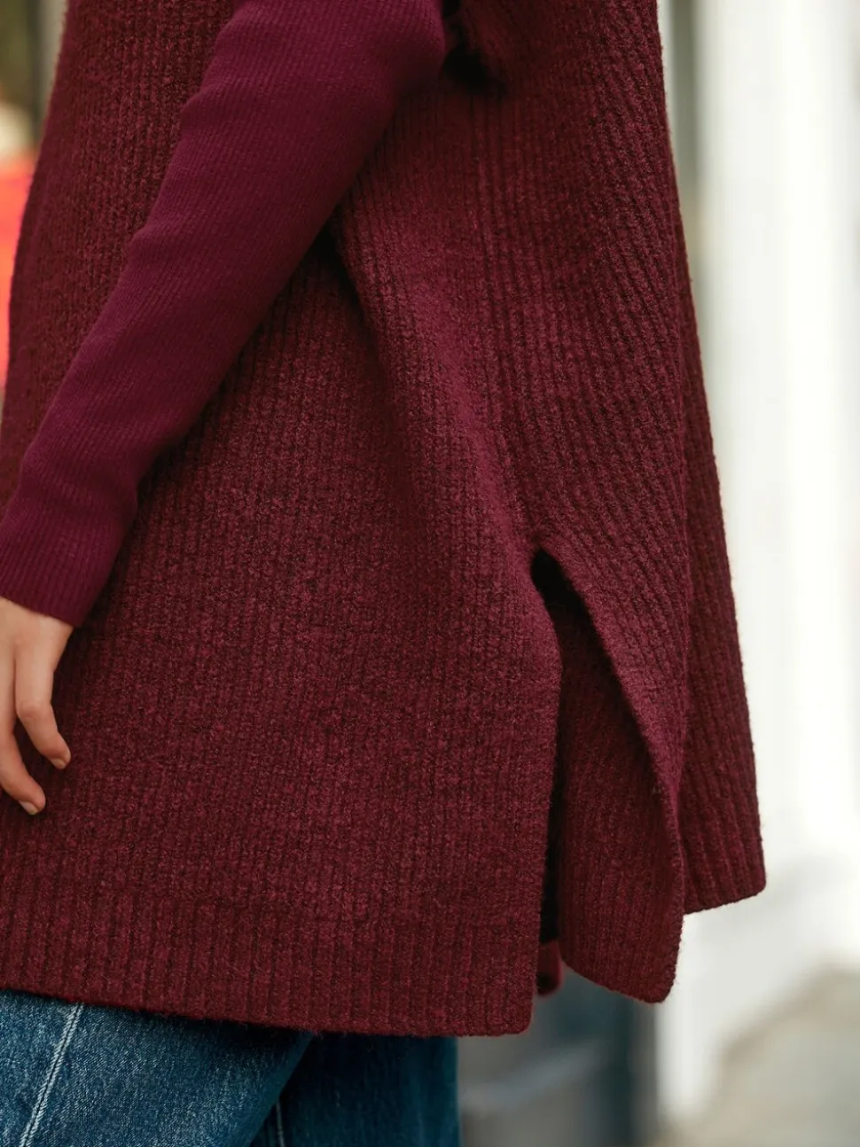 Bessenrood - Ribbed Mock Layer Poncho