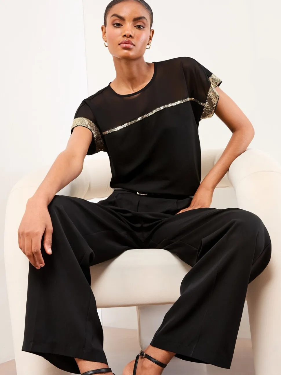Black Mesh Gold Sequin - Lipsy T-shirt met ronde hals