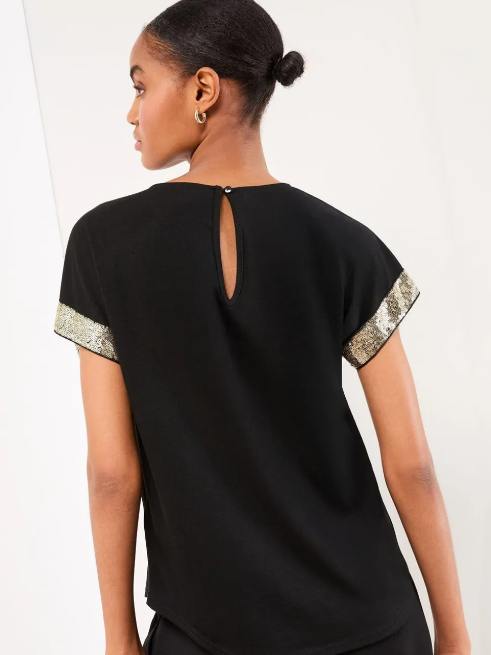 Black Mesh Gold Sequin - Lipsy T-shirt met ronde hals
