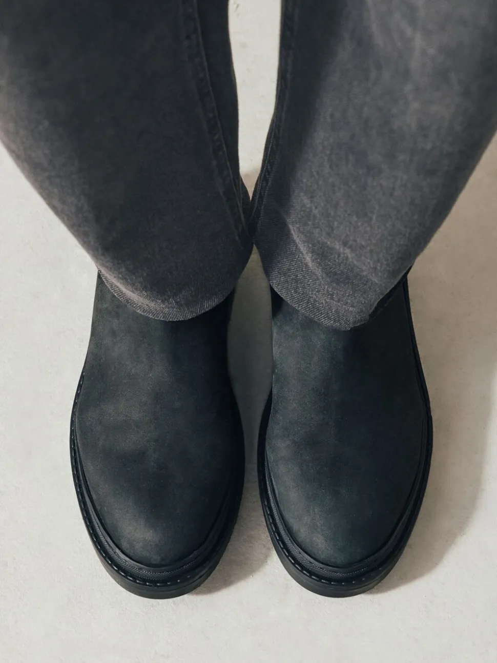 Black Oiled Leather - Forever Comfort® Round Toe Chelsea Boots