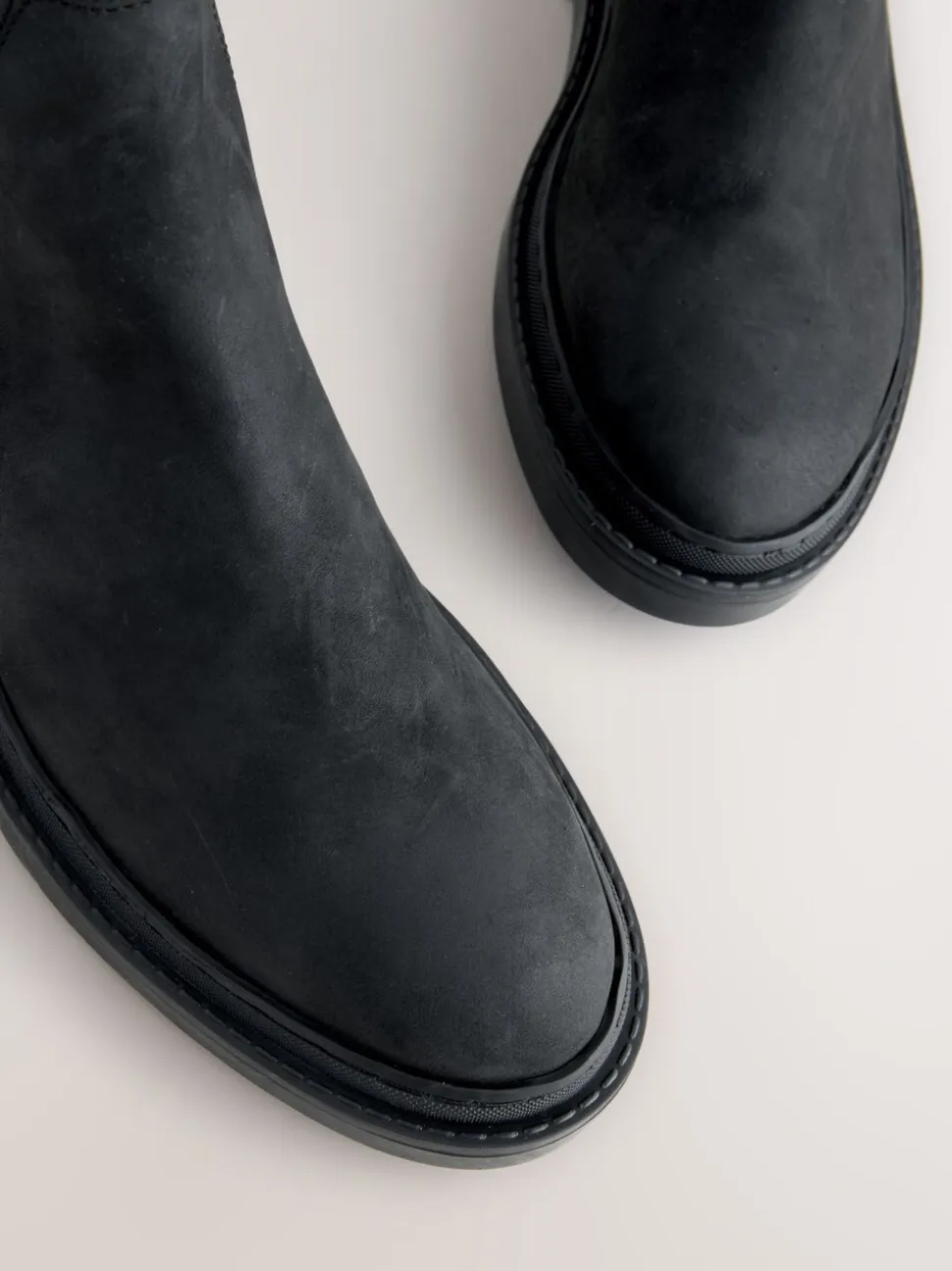 Black Oiled Leather - Forever Comfort® Round Toe Chelsea Boots