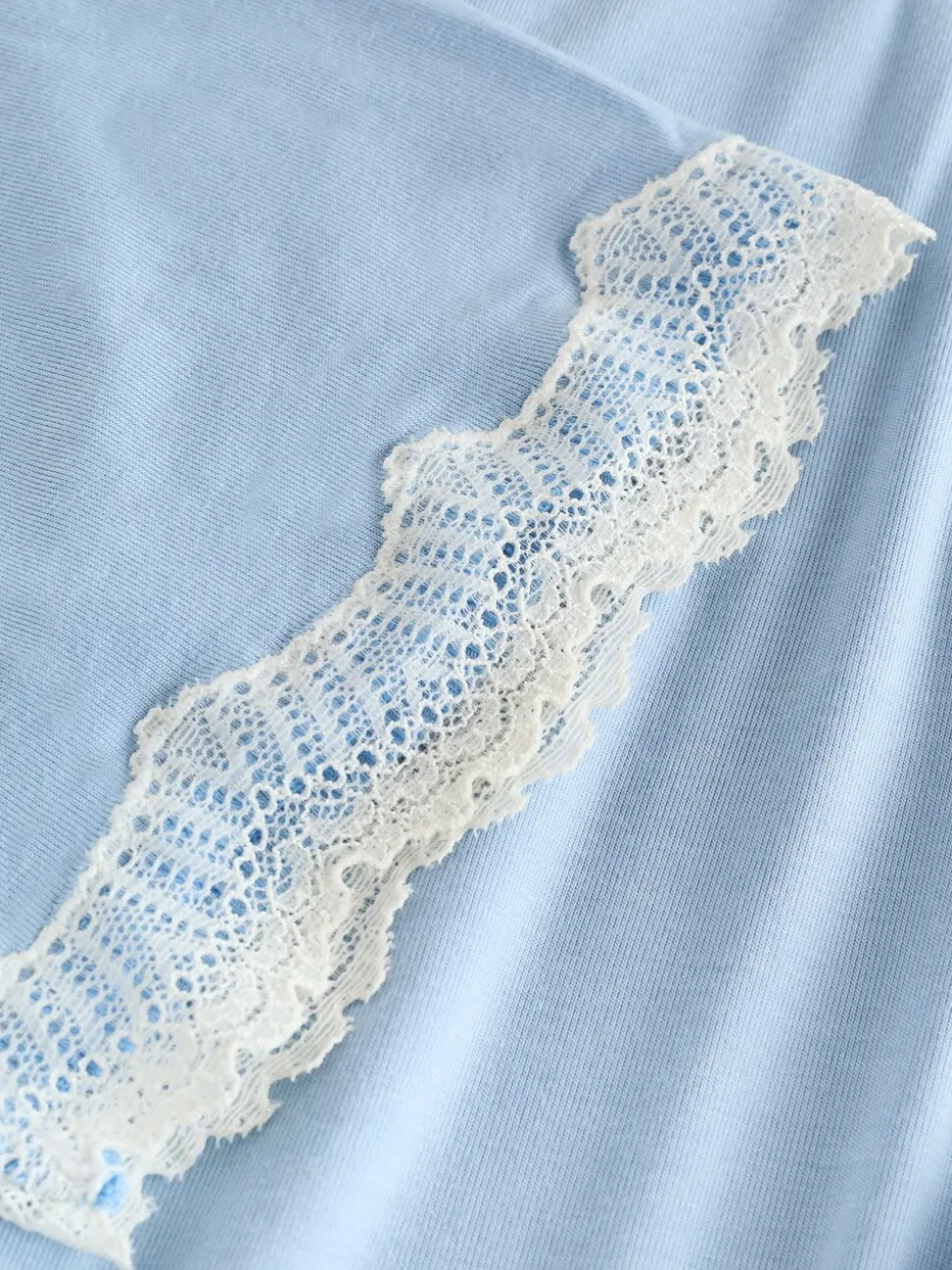 Blauw - Laura Ashley - Modal kamerjas met kanten afwerking
