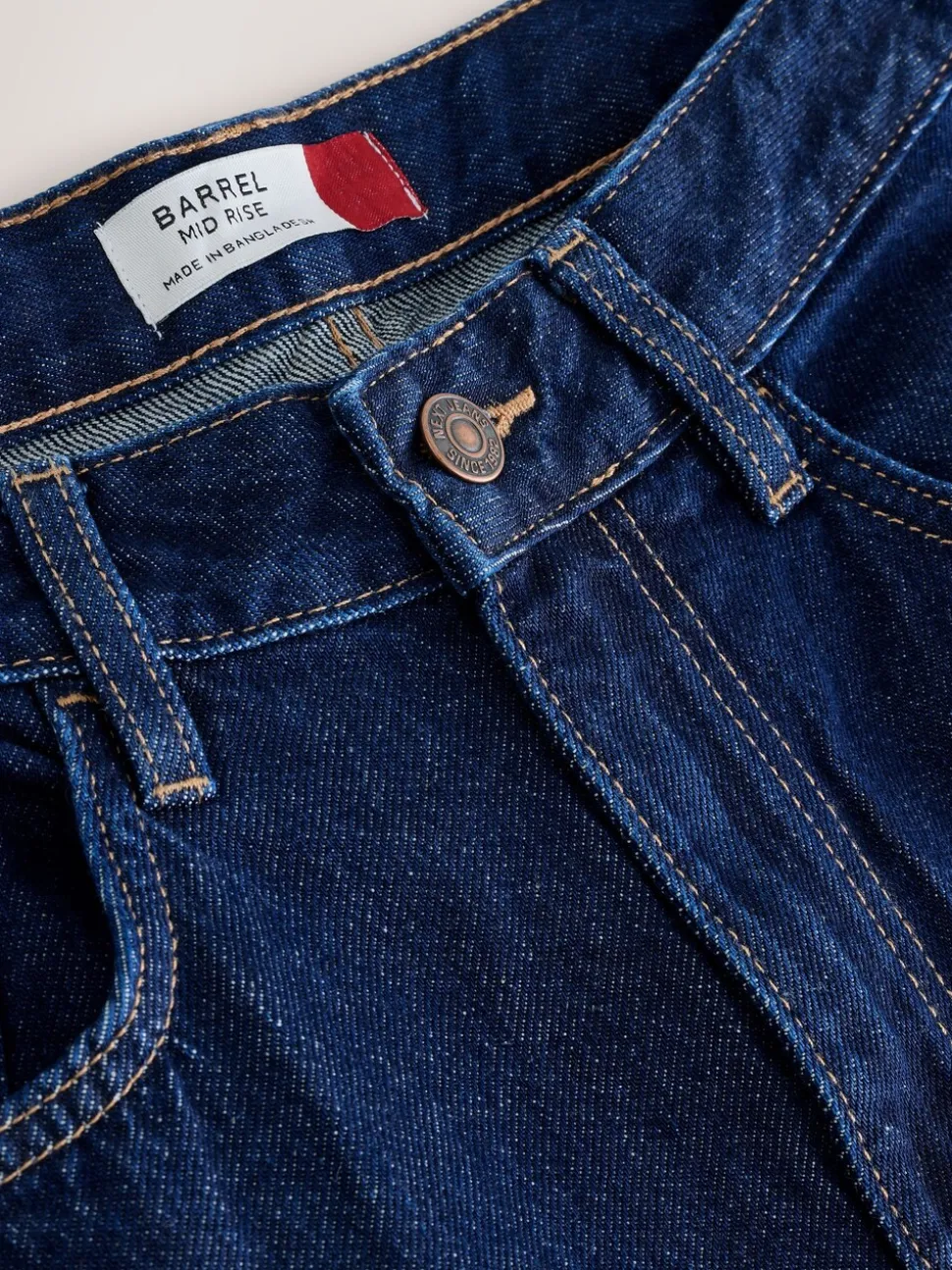Blauw met wassing - Jeans met zandloperpasvorm en ruime pijpen