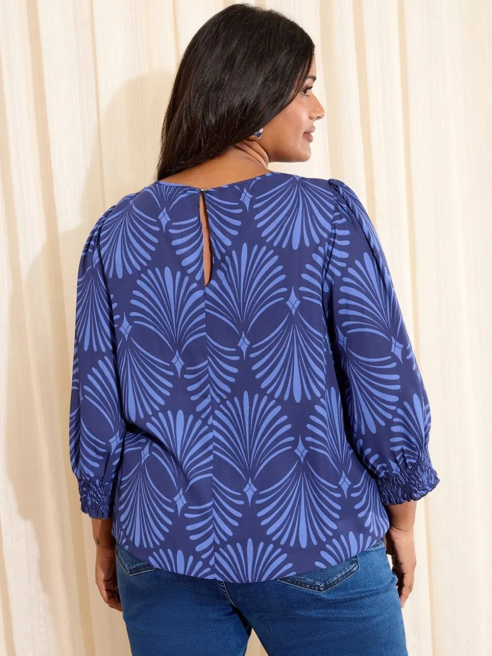 Blauwe waaierprint - Friends Like These - Blouse met gerimpelde manchetten en 3/4 mouwen