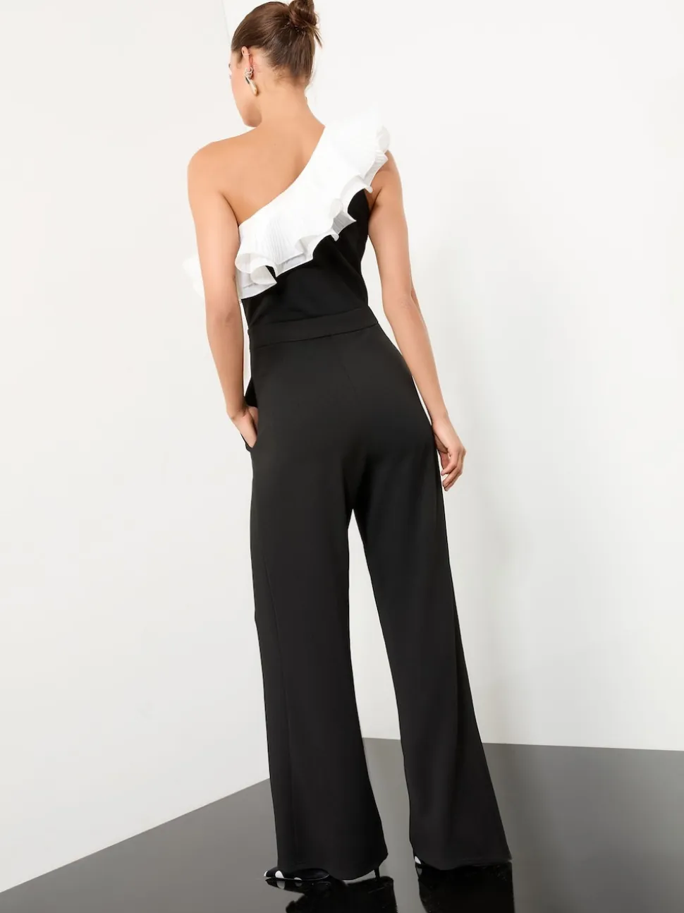 Blauw/wit - Lipsy jumpsuit met ruches en een blote schouder