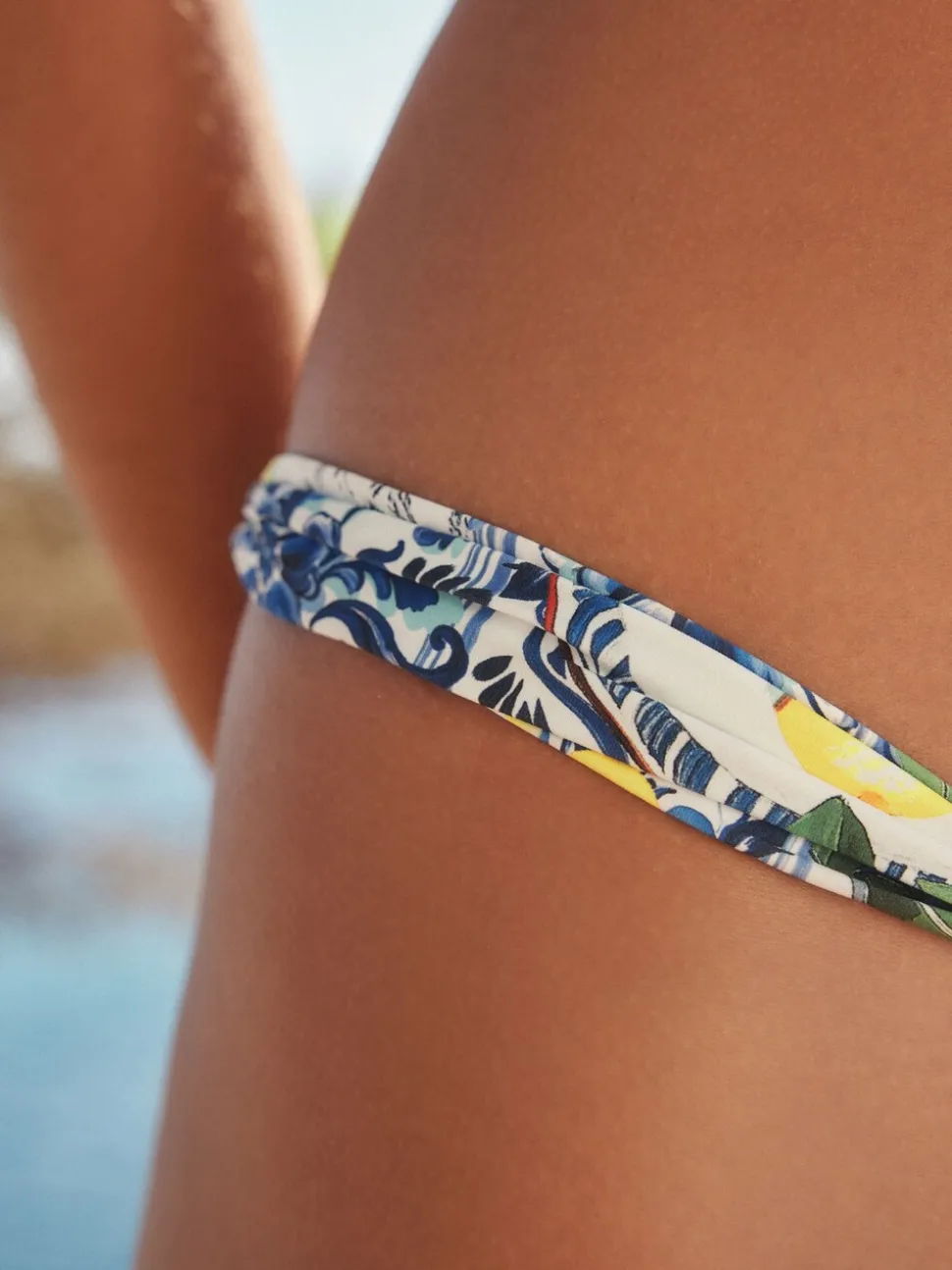 Blue/White Porcelain Sardine Print - Bikinibroekjes