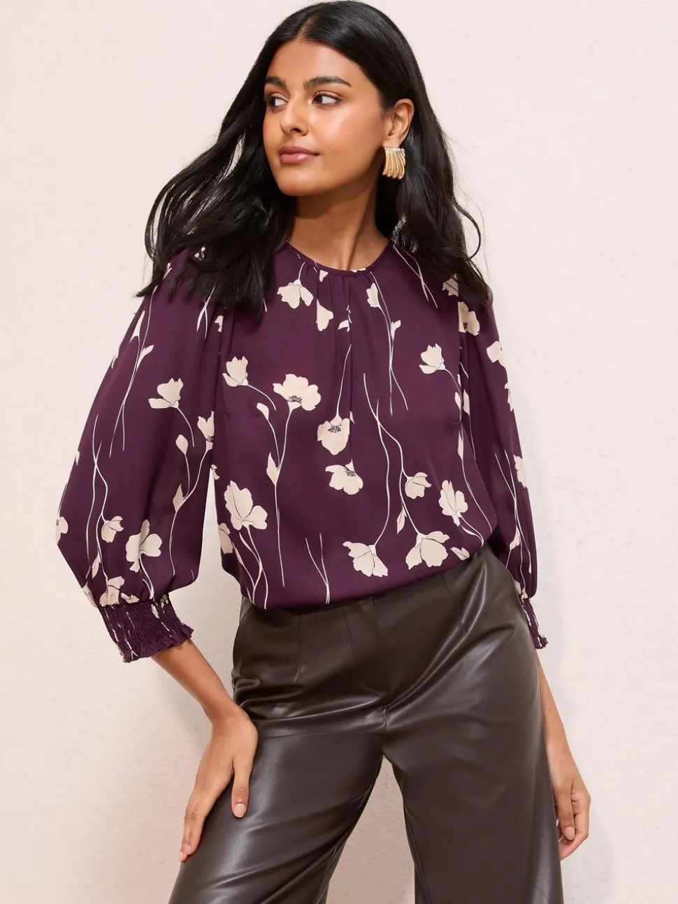 Bordeauxrode Bloemenprint - Friends Like These - Blouse met gerimpelde manchetten en 3/4 mouwen