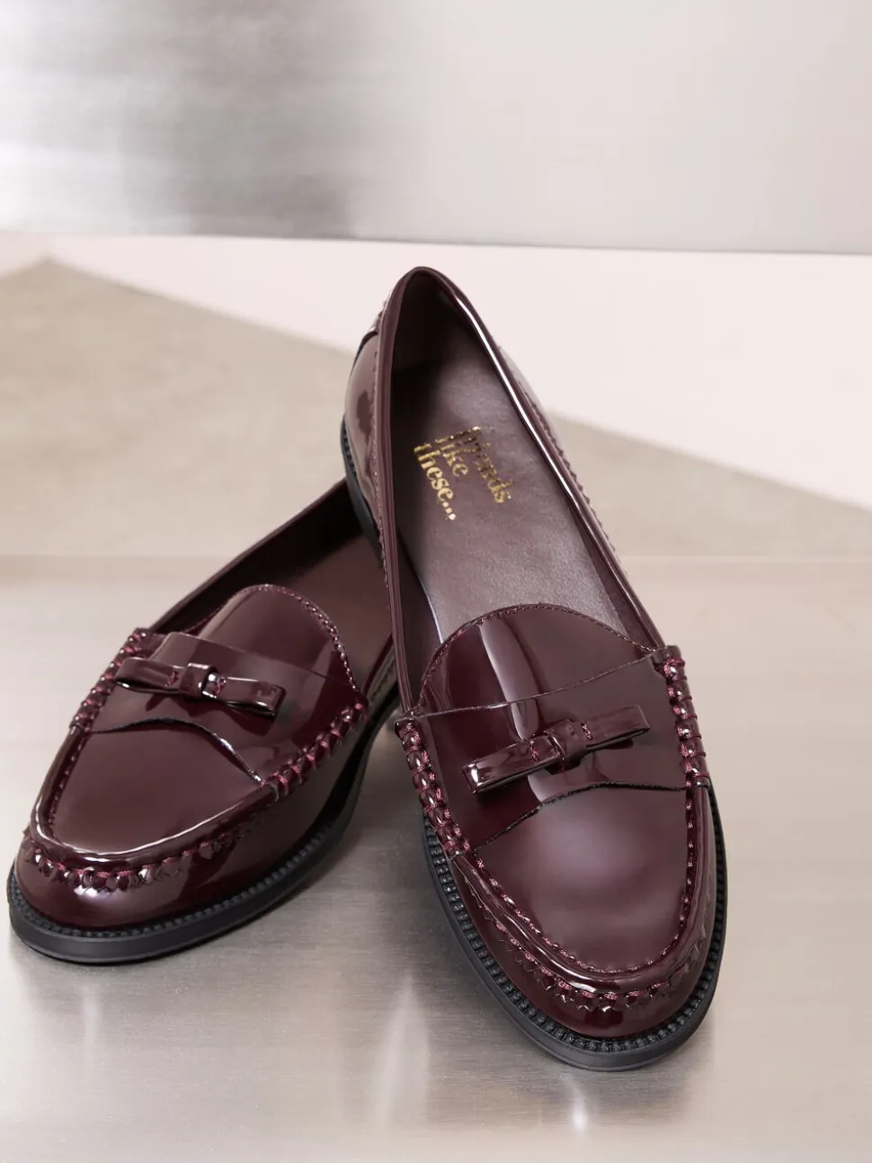 Bordeauxrood - Friends Like These Patent Faux Leather Comfort Bow Smart Loafers