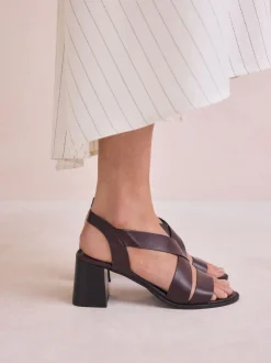 Bordeauxrood - Leren sandalen met bandjes en blokhak
