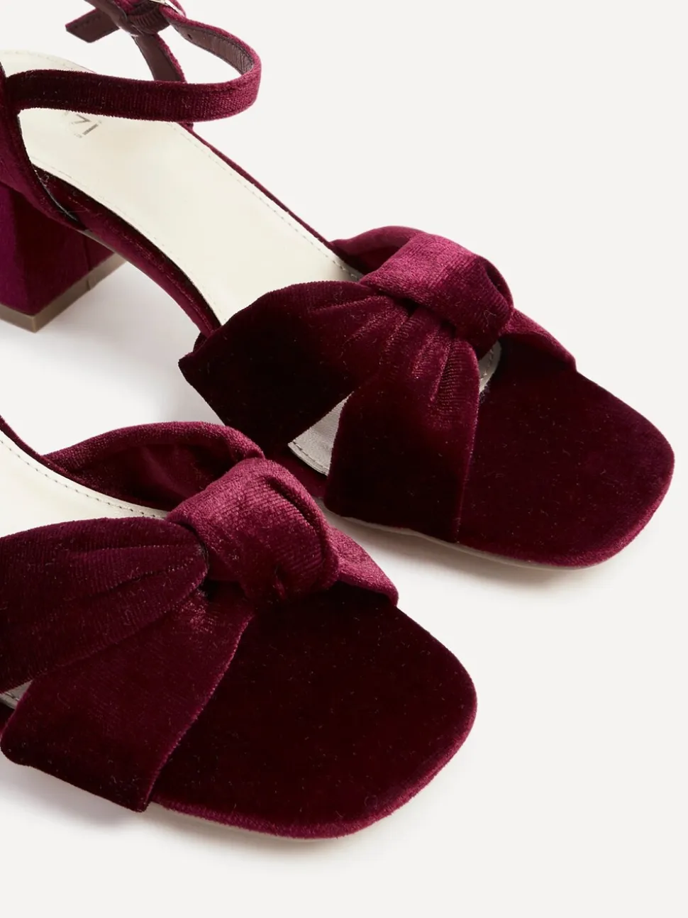 Bordeauxrood - Linzi - Charlotte sandalen met blokhak en strik aan de voorkant