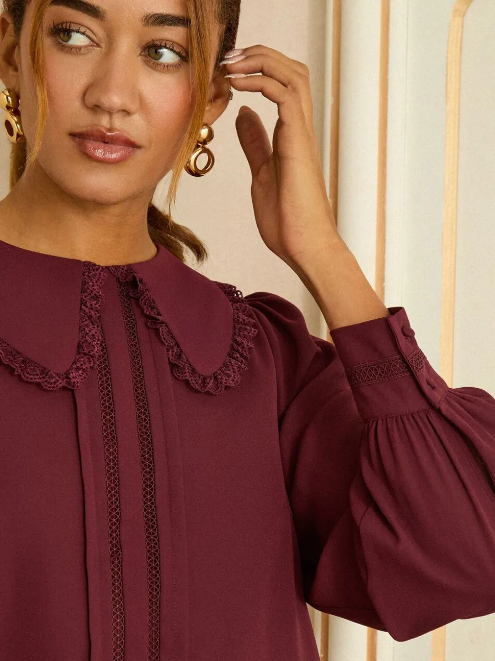 Bordeauxrood - Love & Roses blouse met lange mouwen en frillkraag