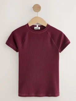 Bordeauxrood - self. Aansluitend geribbeld T-shirt