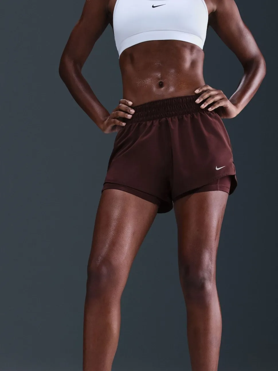 Bourgondië crush - Nike Dri-FIT One 3 Inch 2-In-1 shorts met halfhoge taille