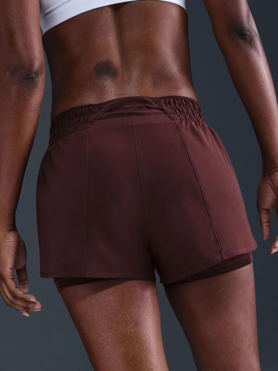 Bourgondië crush - Nike Dri-FIT One 3 Inch 2-In-1 shorts met halfhoge taille