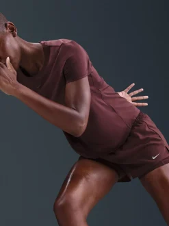 Bourgondië crush - Nike Dri-FIT One 3 Inch 2-In-1 shorts met halfhoge taille