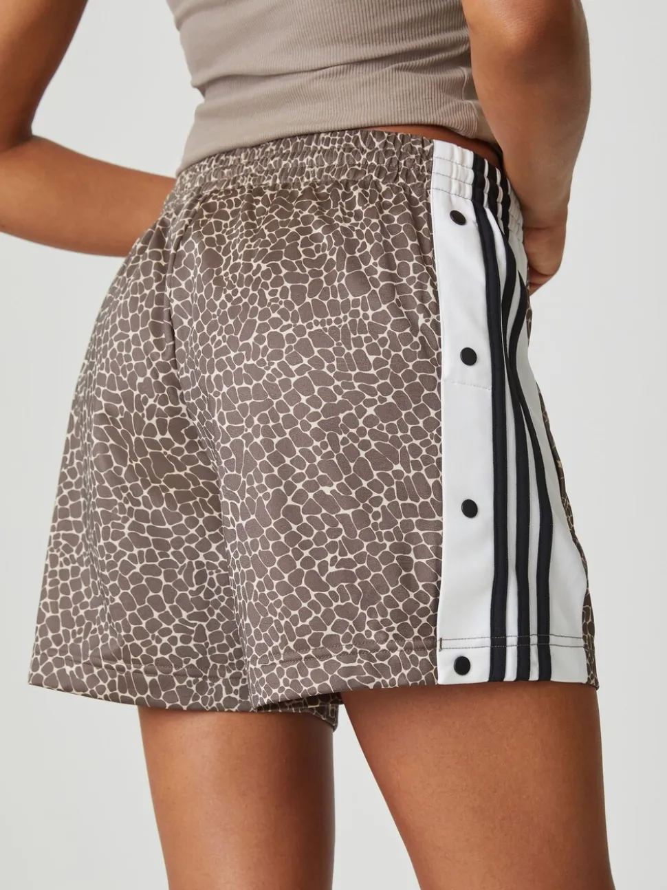 Bruin - adidas Originals Aop Adi-Break Shorts