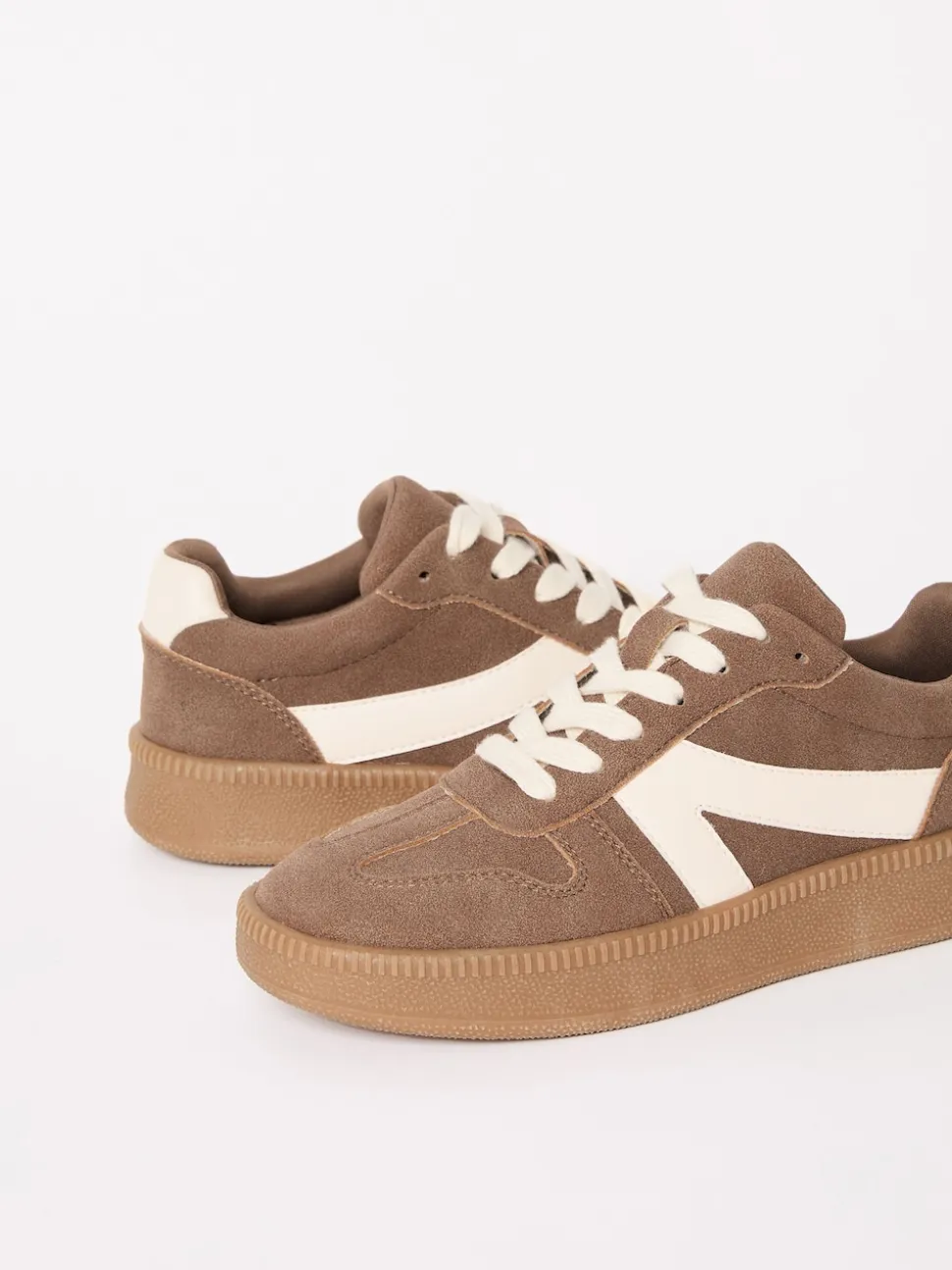 Bruin - Friends Like These Lace Up Retro Gumsole Sports Trainers