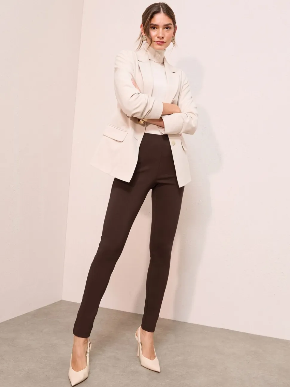 Bruin - Friends Like These vormgevende nette stretchbroek