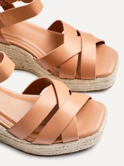Bruin - Linzi Sheena sleehaksandalen met gekruiste voorkant