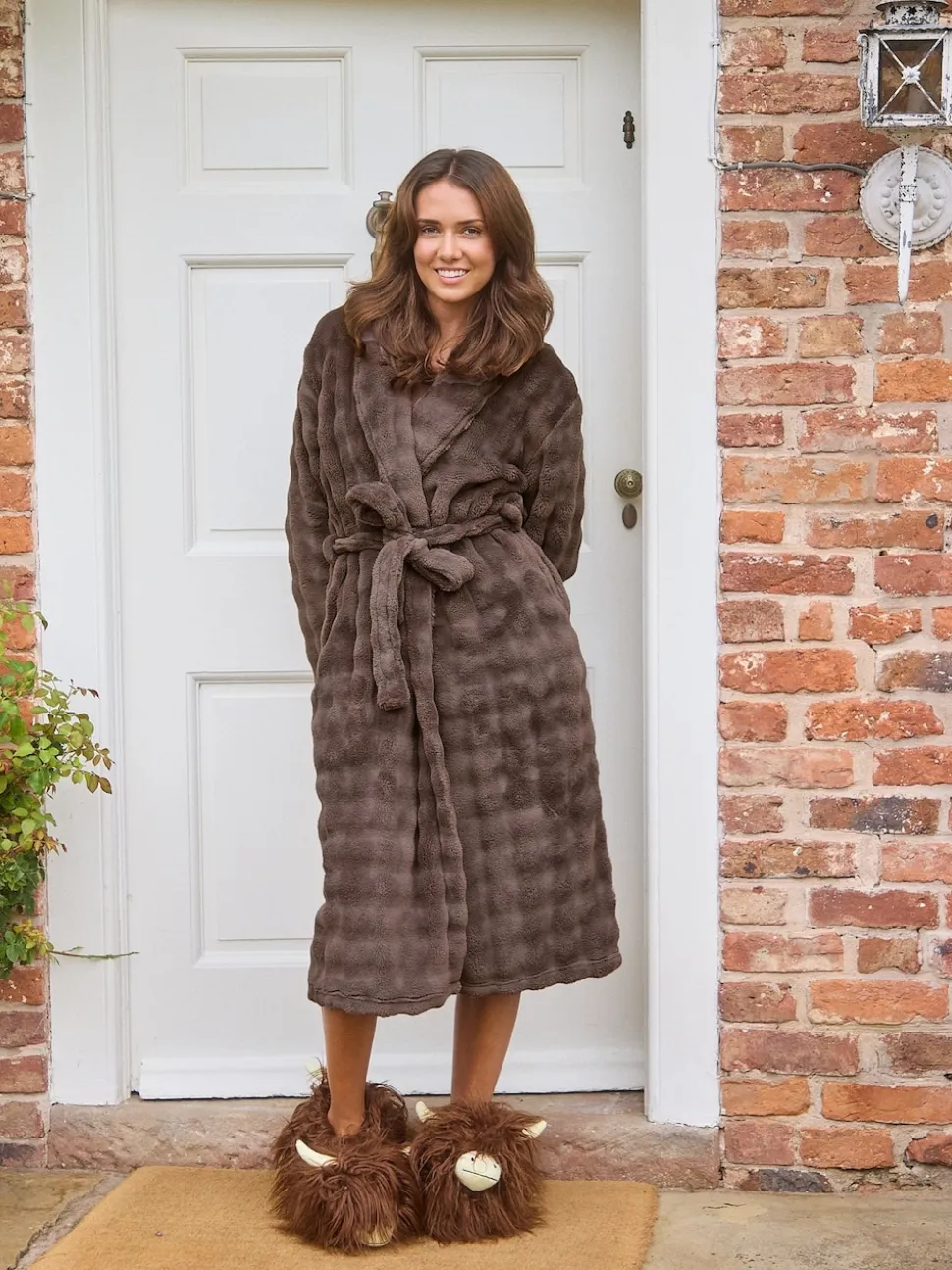 Bruin - Loungeable Bubble Cut Fleece Shawl Collar Midi Dressing Gown