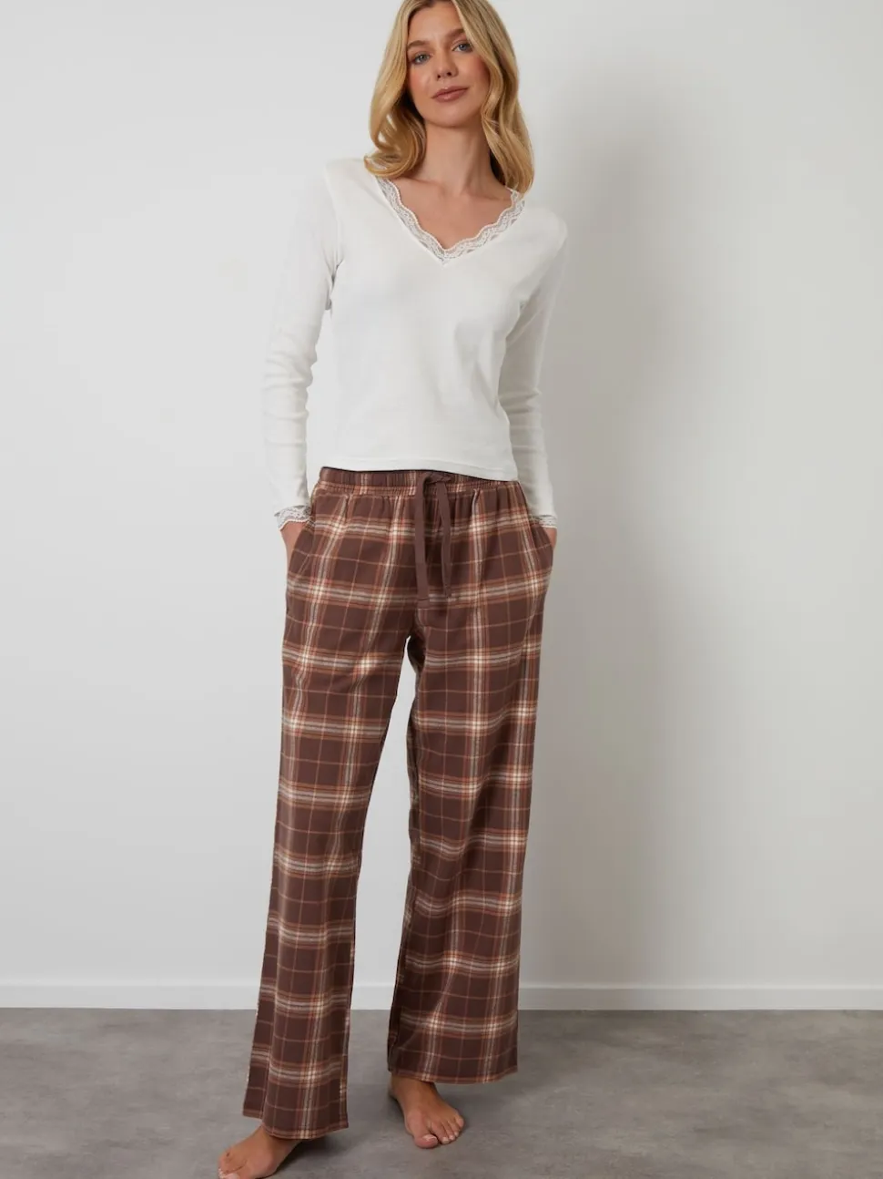 Bruin - Threadbare - Katoenen pyjama met lange mouwen