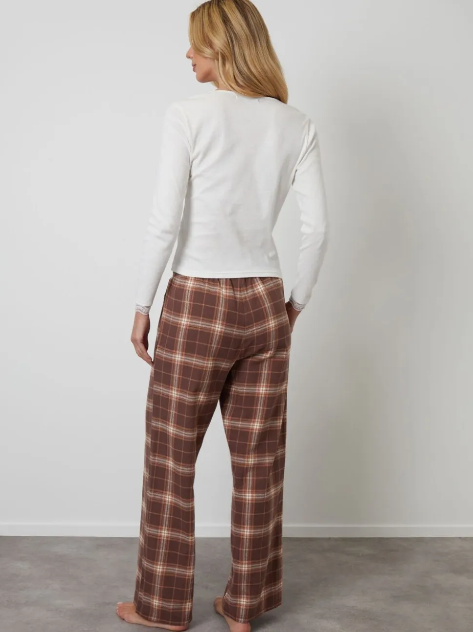 Bruin - Threadbare - Katoenen pyjama met lange mouwen