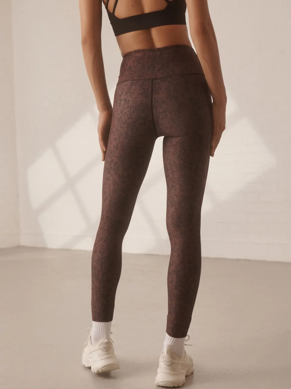 Bruin met abstracte print - Balance sport yogalegging