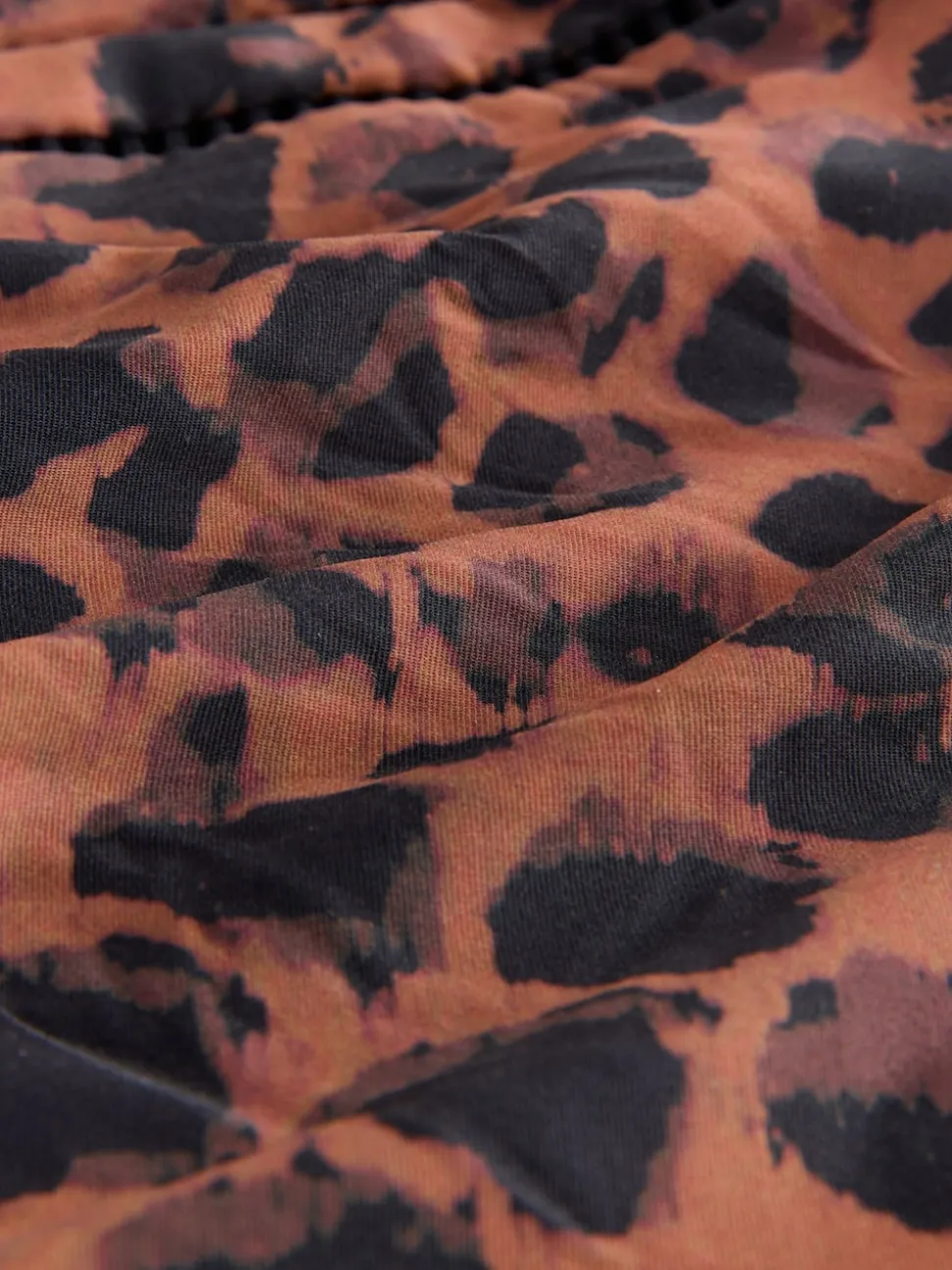 Bruin met dierenprint - Hoogsluitend ondersteunend badpak met buikcorrigerend effect