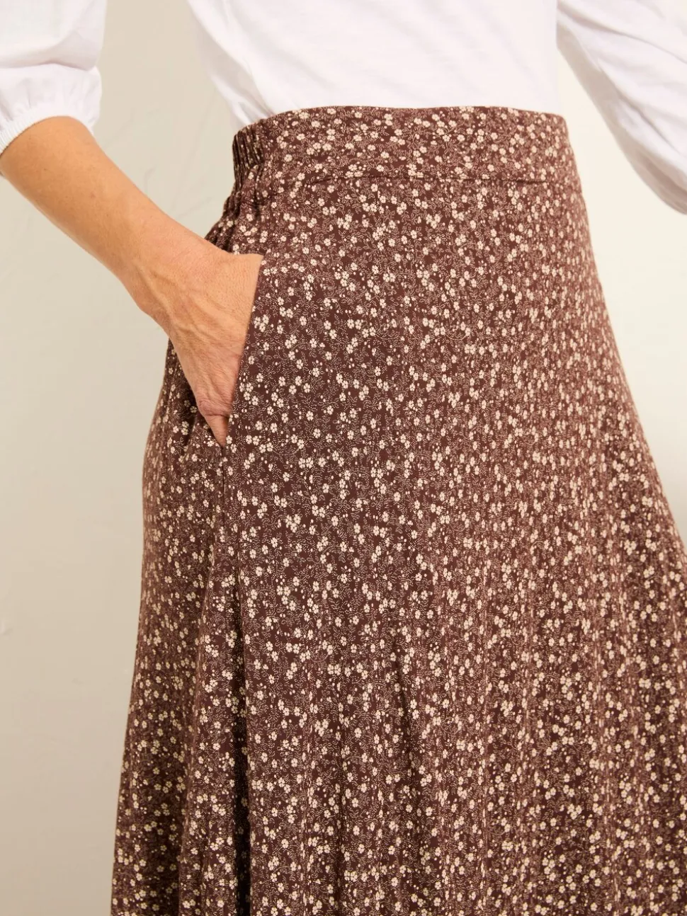 Bruin met fijne print - FatFace midirok