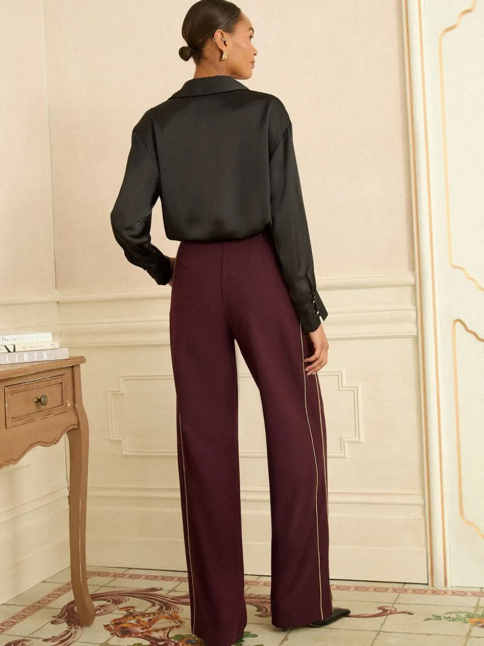 Burgundy Gold - Love & Roses broek met structuur, wijde pijpen en zijstreep