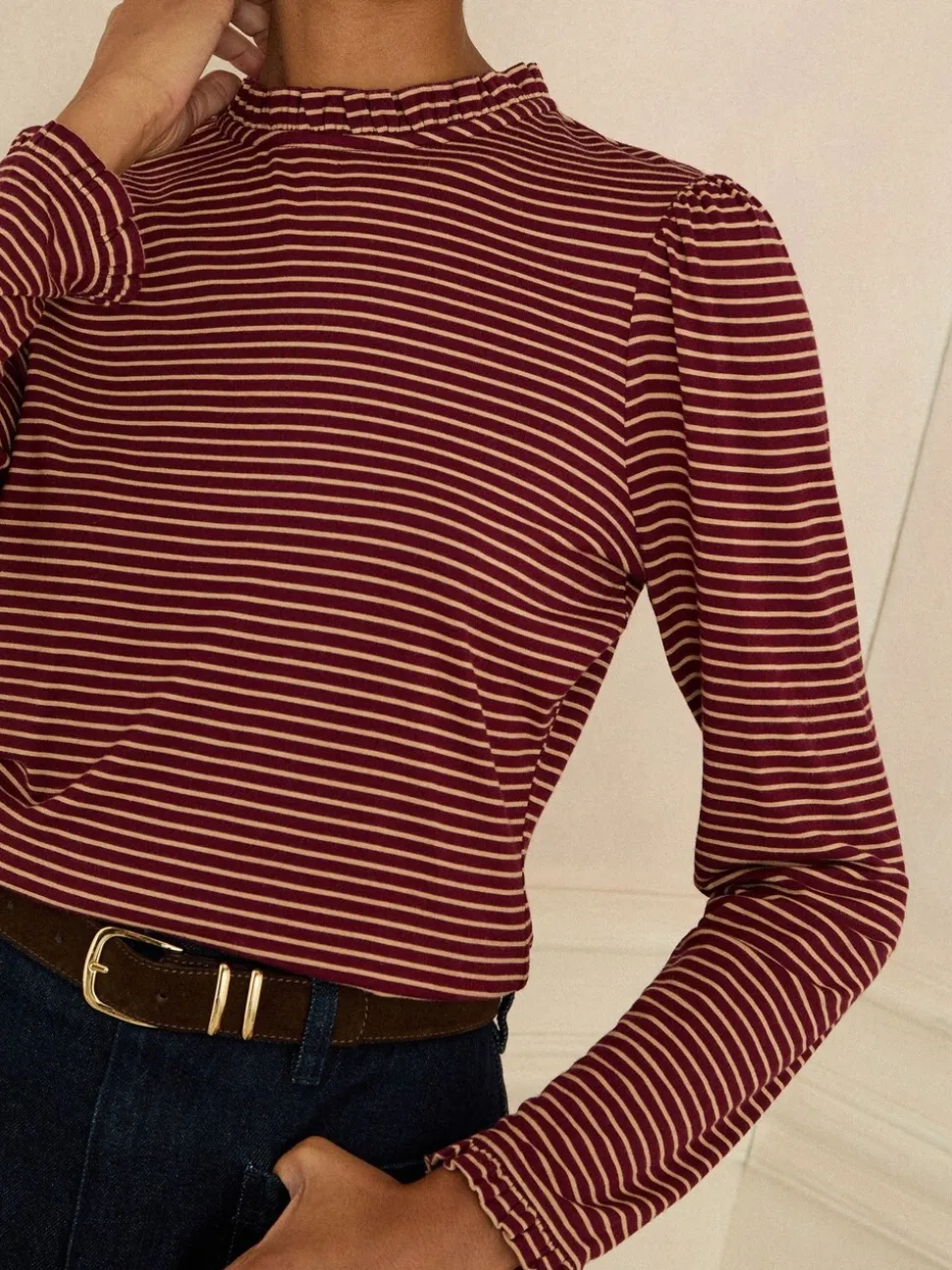 Burgundy Red And Beige Stripe - Love & Roses jersey top met ruches aan de hals en lange mouwen