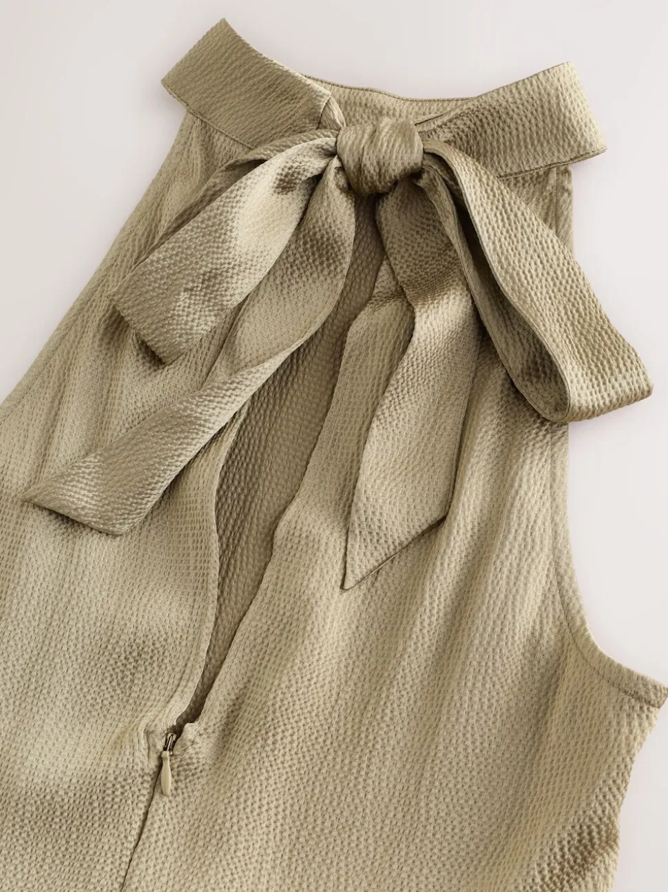 Champagne-goud - Satijnen halter mouwloze midi-jurk met textuur