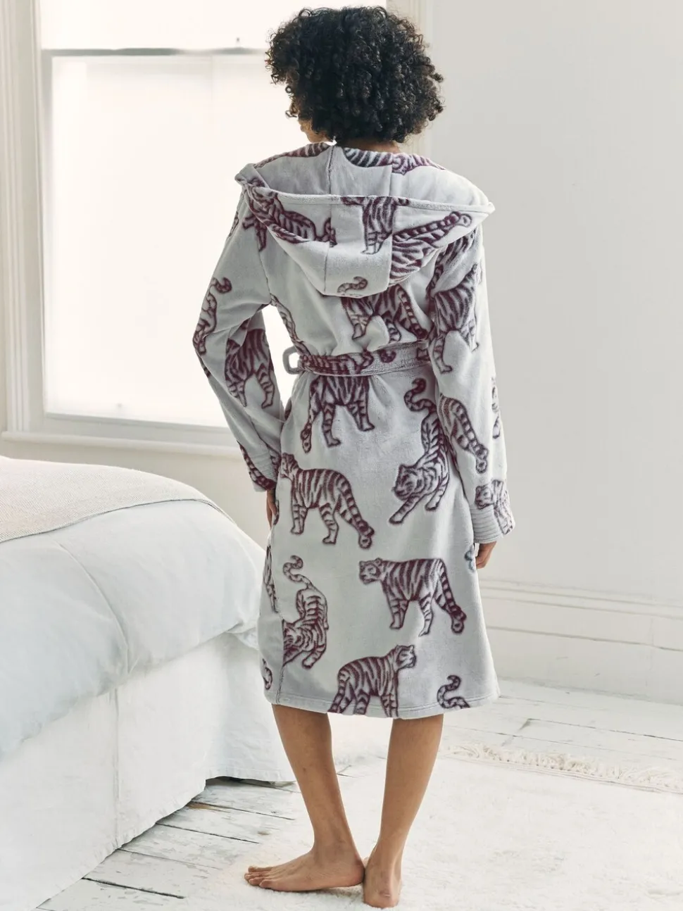 Chelsea Peers Fleece Burnout Tiger Dressing Gown
