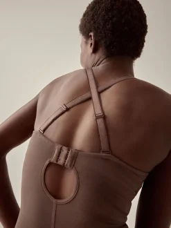 Chocolade nude - DD+ kanten tummy control body met lichte vulling