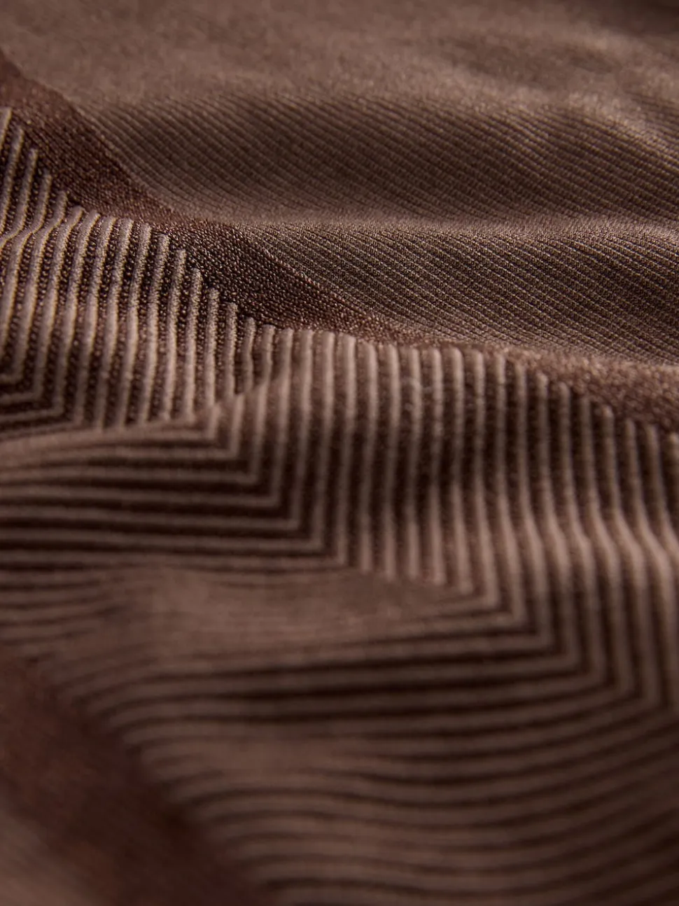 Chocolade nude - Vormgevende naadloze slip voor gladdere dijen met stevige buikcorrectie