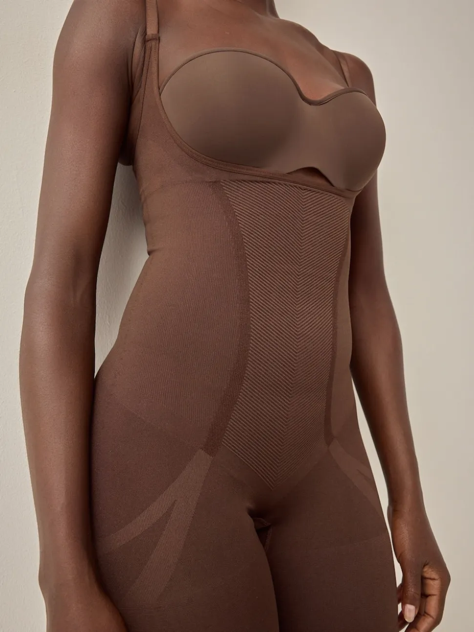 Chocolade nude - Wear Your Own Bra - Body met sterke buikcorrectie