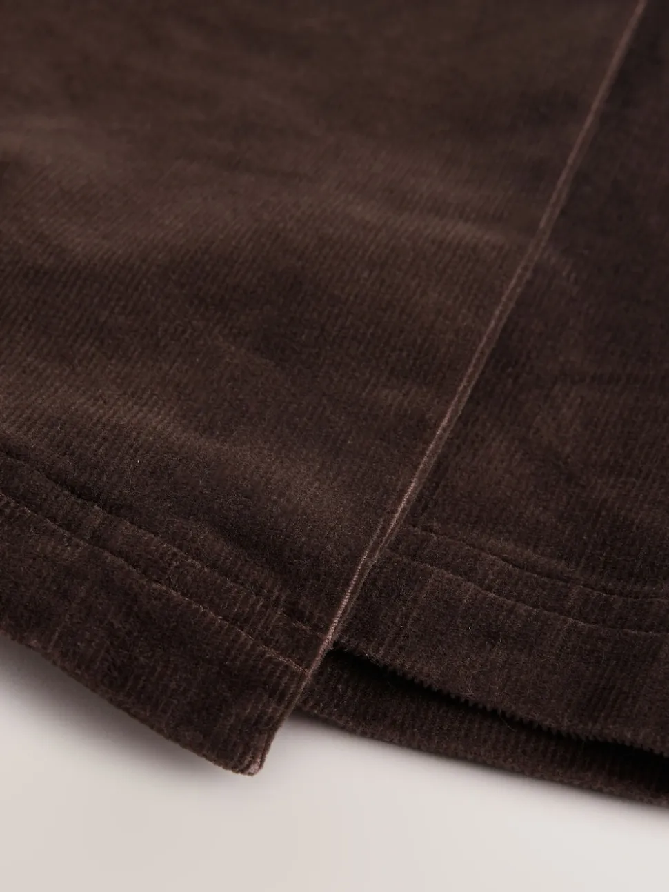 Chocoladebruin - Corduroy mini-wikkelrok