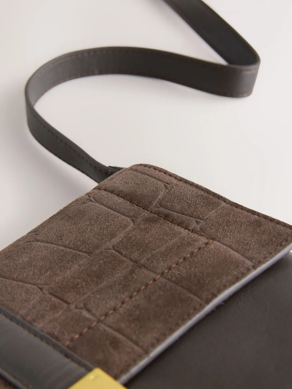 Chocoladebruin - Crossbodytas met imitatie krokodillenleer