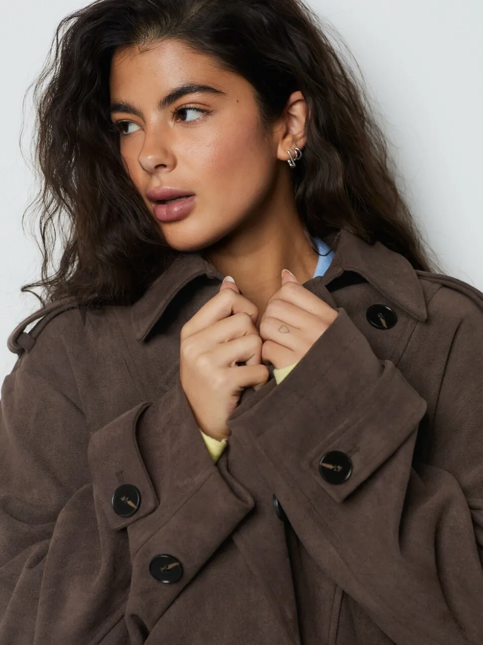 Chocoladebruin - Faux Suede Cropped Trench Coat
