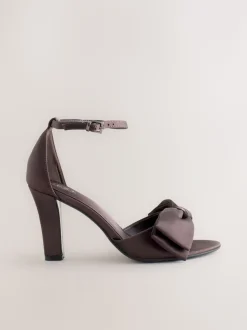 Chocoladebruin - Forever Comfort® Satin Bow Block Heeled Sandals