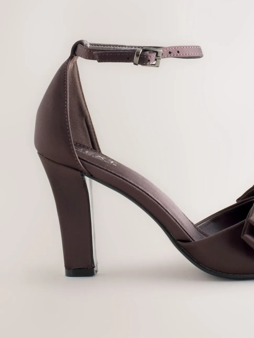 Chocoladebruin - Forever Comfort® Satin Bow Block Heeled Sandals